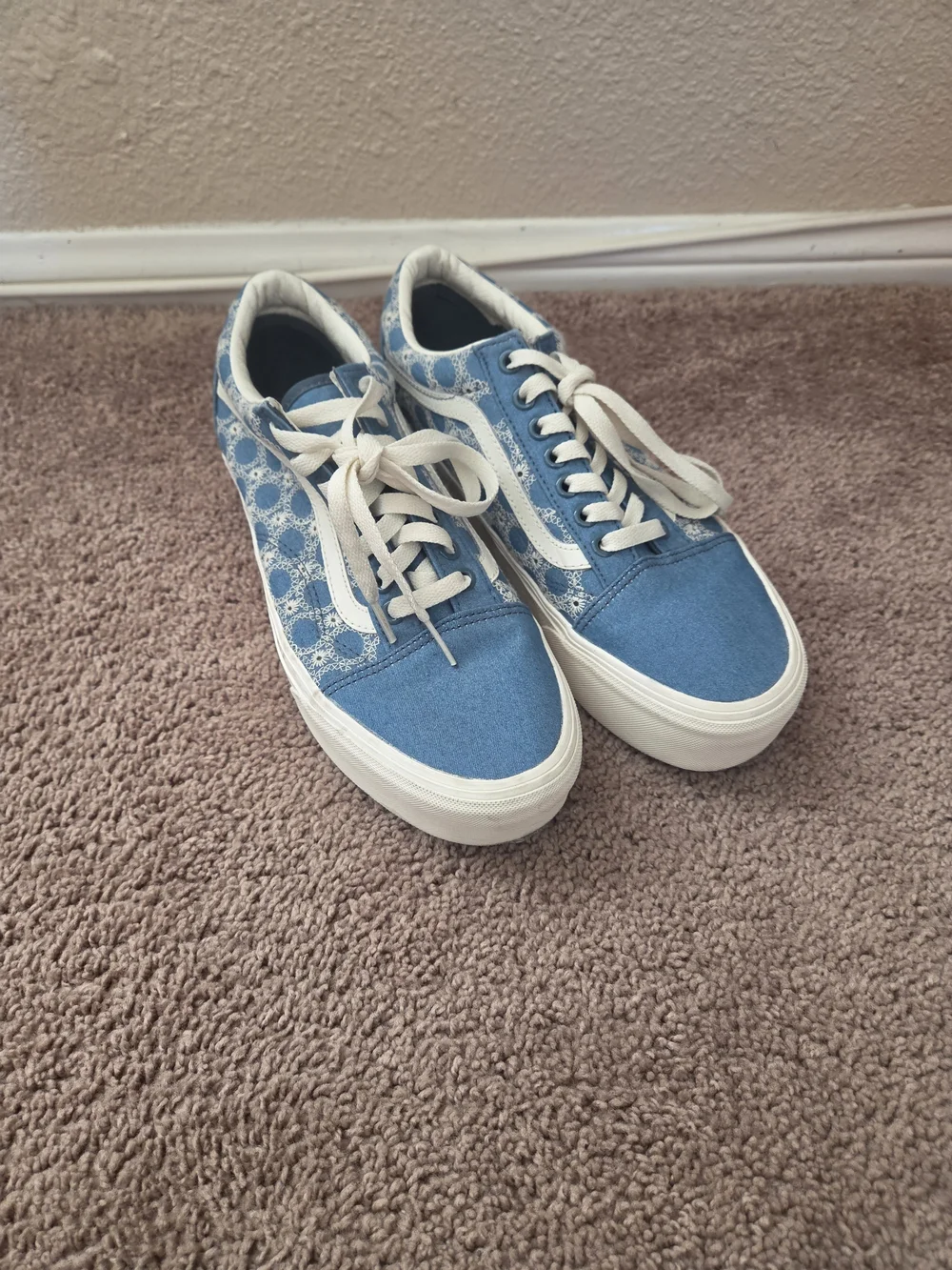 Vans Women's Blue Lace-Pattern Low Top Sneakers